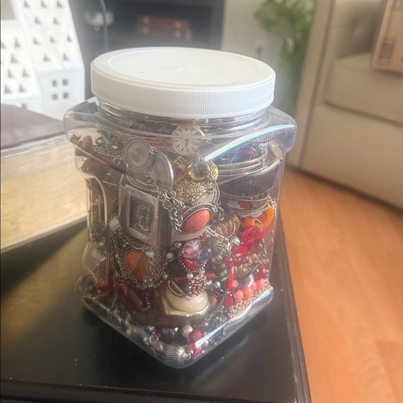 Mystery jewelry jar. Pre-owned jewelry. - Picture 6 of 7